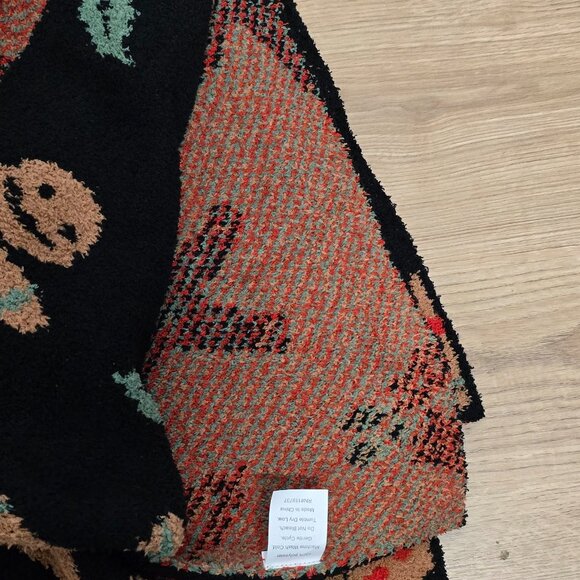 NWT Viral Black Gingerbread Blanket - Picture 3 of 3